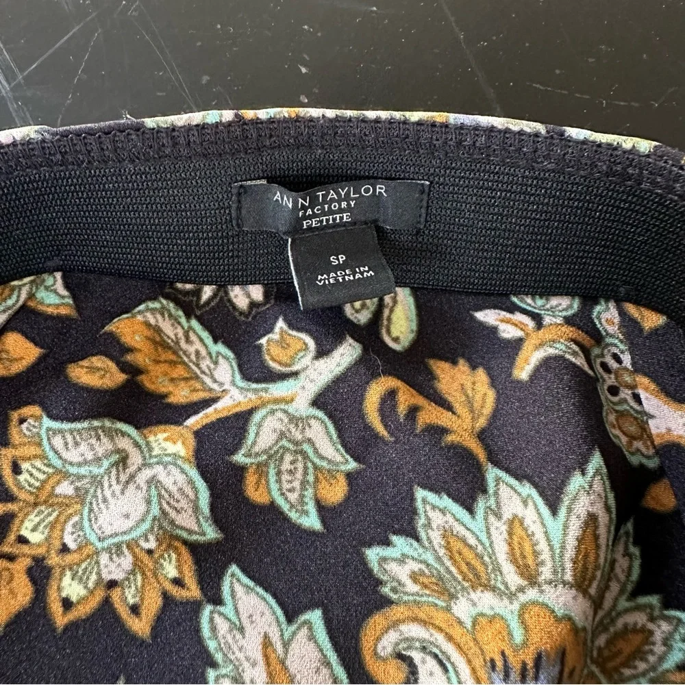Ann Taylor floral skirt - Picture 3 of 5